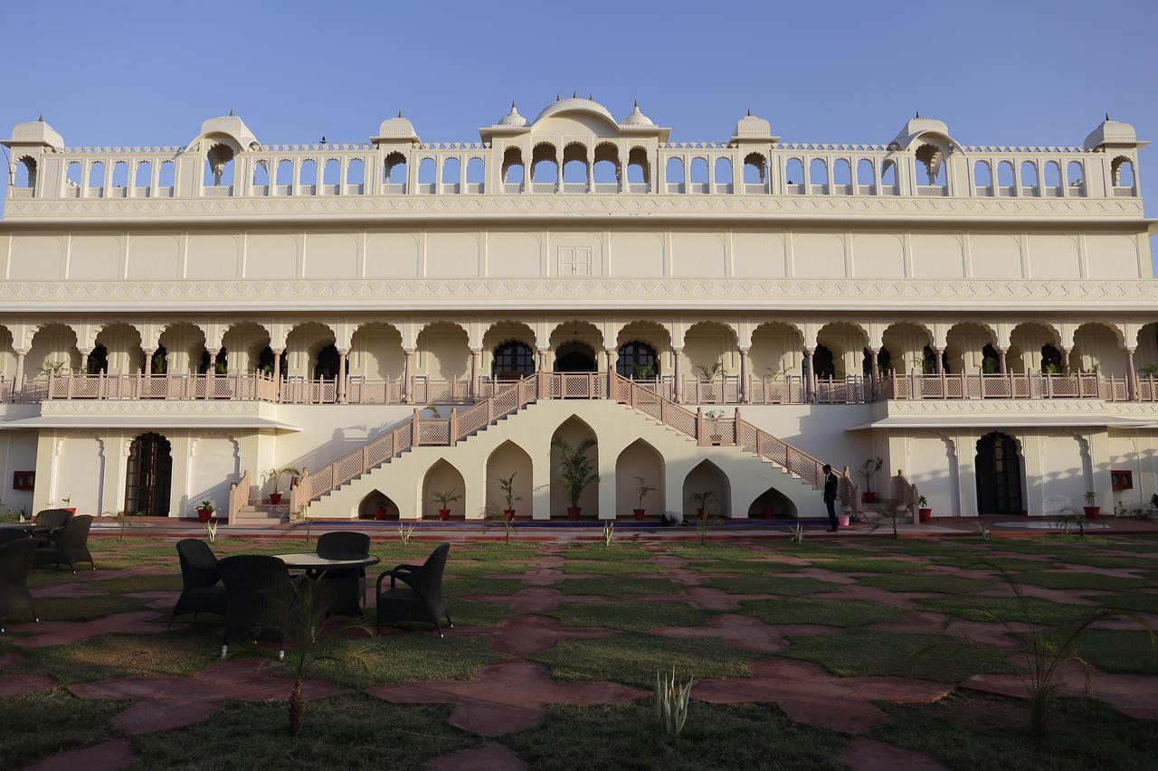 Laxmi Palace Dausa Exteriör bild